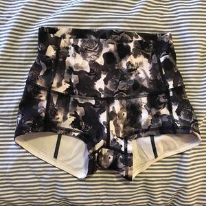 Lululemon Wunder Short